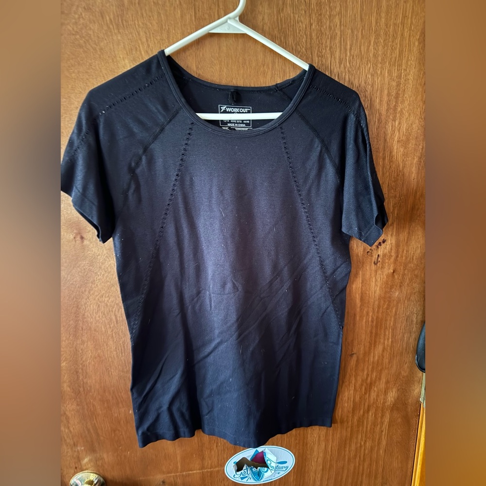Short sleeve workout top